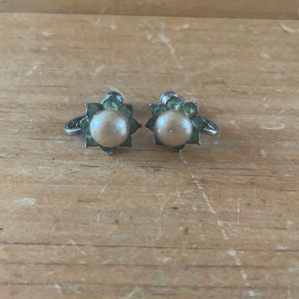 Green and pearl vintage screwback earrings